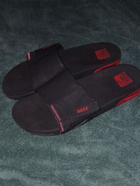 Reef Men’s Black & Red Fanning Slide Sandals Built In Bottle Opener Sz: 10